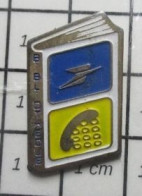 311B Pin's Pins / Beau Et Rare / THEME : FRABCE TELECOM / BIBLIOTHEQUE LA POSTE Qui Aime Les Hommes De Lettres - Telecom Francesi