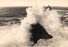 PHARE DANS LA TEMPETE - Lighthouses