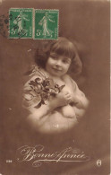 ENFANT - Bonne Année -  Fillette Avec Une Branche De Guis - Cape En Fourrure - Carte Postale Ancienne - Otros & Sin Clasificación