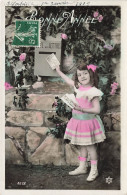 ENFANT - Bonne Année - Fillette Mettant Une Lettre à La Poste - Carte Postale Ancienne - Andere & Zonder Classificatie