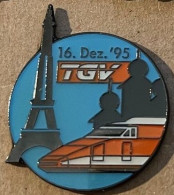 TGV - TRAIN - LOCOMOTIVE ORANGE - 16 DEZ '95  - PARIS 16 DEC 1995 - FRANCE - TOUR EIFFEL - ZUG -    (30) - TGV