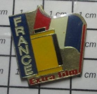 911D Pin's Pins / Beau Et Rare / PHOTOGRAPHIE / ROULEAU DE PELLICULE ARGENTIQUE EXTRA FILM DRAPEAU FRANCE - Fotografia