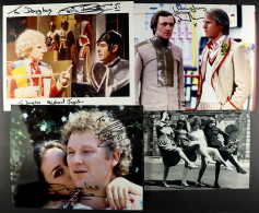 DR WHO - STILLS, INCLUDING SIGNED. Approximately X70 12.5 X 8.5 Cm; X8 20 X 15cm; X11 25 X 20cm And X2 38 X 27.5cm. Most - Sonstige & Ohne Zuordnung