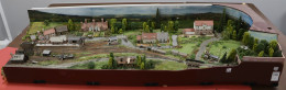 N GAUGE TRACK LAYOUT - TENTERTON TOWN. Set In The 1940s With Railway Yard, Village Shop, Cottages, Anti-aircraft Gun. Pi - Other & Unclassified