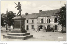 10paA   56 CLEGUEREC LE MONUMENT AUX MORTS, TACOT, "A LA BUVETTE BRETONNE" ANIMEE - Cleguerec