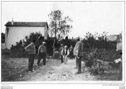 410Ga  Photo Originale Boules Une Partie De Petanque En 1935 Dans Les Basses Alpes - Bowls