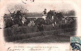 F 21498 LES SPORTS COURSES D AUTEUIL Saut De La Haie Des Tribunes     ( 2 Scans) Chevaux, Jockey, Hippodrome ) - Hippisme