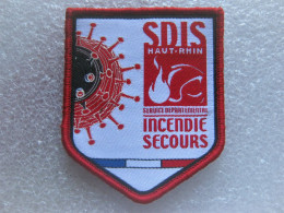 ECUSSON DES SAPEURS POMPIERS LE SDIS DU HAUT RHIN SCRATCH AU DOS - Ecussons Tissu