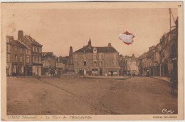 MIK : Mayenne :  LASSAY : La  Place  De L '  Hotel  De  Ville - Lassay Les Chateaux