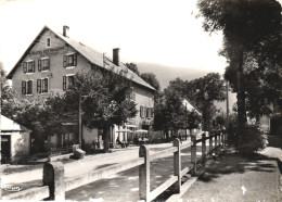 LANS EN VERCORS, ISERE, ARCHITECTURE, HOTEL, TERRACE, UMBRELLA, FRANCE, POSTCARD - Vercors