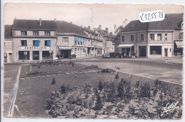 LA LOUPE- LA PLACE DE L HOTEL DE VILLE ET SES PARTERRES - La Loupe