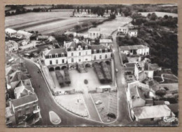 CPSM 79 - ARGENTON CHATEAU - Cours Complémentaire - Vue Aérienne TB PLAN CENTRE Intérieur TB Détails Place Maisons - Argenton Chateau