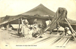 Afrique - Algérie -Fabrication De Tapis Dans Un Douar - Métiers