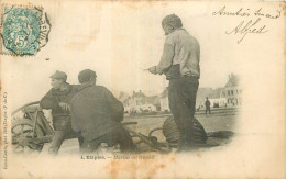 (Ko) 62 ETAPLES. Marins Au Travail 1904 (traces D'ancienneté)... - Etaples