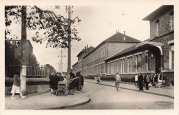 FRANCE - La Courneuve - Le Groupe Scolaire Des Quatre Routes - Animé - Carte Postale Ancienne - La Courneuve