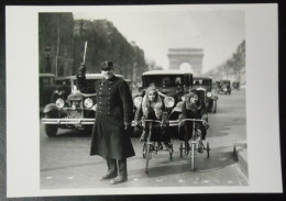 336 Carte Postale Paris Les Champs Elysées 1930 Anonyme Police - Polizei - Gendarmerie