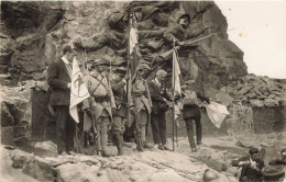 Militariua - Monument - Carte Photo - Commémoration ?  - Animé -  Carte Postale Ancienne - Personnages