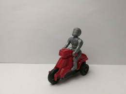 Delcampe - Kinder : K91 N60  Dreiräder Mit Schwungrad 1990 - Modell 2  2.1 - Grauer Pilot - Steckfiguren