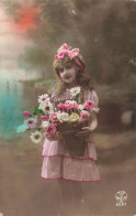 ENFANT - Fillette Avec Un Bouquet De Fleurs - Ruban Roses Dans Les Cheveux - Carte Postale Ancienne - Sonstige & Ohne Zuordnung