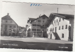 E4487) REUTTE In Tirol - Straßenbild Mit Gasthaus FALGER U. Hotel Mit Altem AUTO - Tolle FOTO AK - Reutte