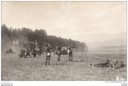 65Cu  Suisse Carte Photo Guerre 14/18 Büreu Schiessplatz Champ De Tir Officiers Surveillant Les Resultats Des Tirs - Autres & Non Classés