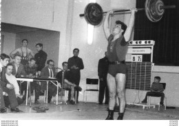 73x   Photo Halterophilie Halterophile Lors D'un Concours - Weightlifting