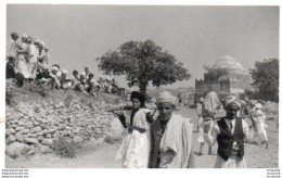 95Bv  Yémen Photo De Taiz Ou Environs Mosquée Soldats - Jemen