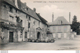 93Sv  60 Attichy Place De L'école Et Porte De L'ancien Chateau - Attichy