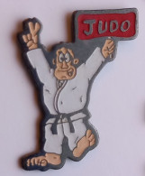 SP309 Pin's Judo Personnage Comique Achat Immédiat - Judo