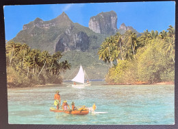 Polynésie Francaise Bora-Bora Very Nice Postcard, Natives On Boat  Outstanding Paradise Landscape - Polynésie Française