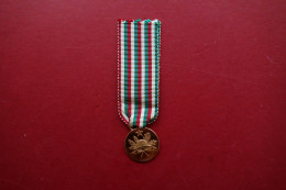Medaglia D'Oro 50° Anniversario Della Vittoria WW1 1° Guerra Mondiale Mancinelli - Non Classificati