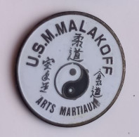 SP226 Pin's Judo Arts Martiaux U.S.M Malakoff Hauts-de-Seine Yin Yang Chine China Achat Immédiat - Judo