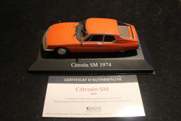 CITROEN SM 1974  ATLAS VOITURES MYTHIQUES AVEC BOITE NOTICE ET CERTIFICAT NBO 1/43 TTB - Andere & Zonder Classificatie