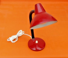 Années 1970   Lampe à Poser Ou Suspendre  Tige Articulée / Abat-jour Orientable - Lighting & Lampshades