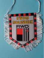 RWDM MOLENBEEK >> WIMPEL (Drapeau) FANION De FOOTBALL / VOETBAL (Pennant) > ( See Scan ) +/- 10 X 8 Cm.! - Apparel, Souvenirs & Other