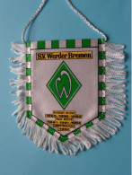 S.V. WERDER BREMEN >> WIMPEL (Drapeau) FANION De FOOTBALL / VOETBAL (Pennant) > ( See Scan ) +/- 10 X 8 Cm.! - Habillement, Souvenirs & Autres