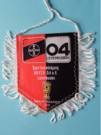 BAYER 04 LEVENKUSEN >> WIMPEL (Drapeau) FANION De FOOTBALL / VOETBAL (Pennant) > ( See Scan ) +/- 10 X 8 Cm.! - Habillement, Souvenirs & Autres