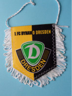 1. FC DYNAMO DRESDEN >> WIMPEL (Drapeau) FANION De FOOTBALL / VOETBAL (Pennant) > ( See Scan ) +/- 10 X 8 Cm.! - Apparel, Souvenirs & Other