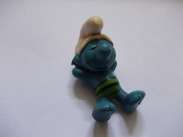 Figurine Schtroumpf / Smurf Liggend Met Groene Broek - Smurfen