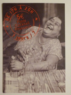 FEMME ASSISE AU RESTAURANT - Table Avec Verre - Carte Publicitaire - Ristoranti