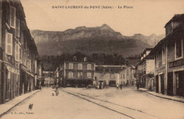 38 , Cpa  SAINT LAURENT DU PONT , La Place , 124 ..(10988) - Saint-Laurent-du-Pont