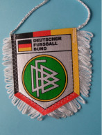 DEUTSCHER FUSSBALL BUND >> FANION De FOOTBALL / VOETBAL (Pennant) WIMPEL (Drapeau) ( See Scan ) +/- 10 X 8 Cm.! - Habillement, Souvenirs & Autres