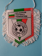 BULGARIAN FOOTBALL FEDERATION > FANION De FOOTBALL / VOETBAL (Pennant) WIMPEL (Drapeau) ( See Scan ) +/- 10 X 8 Cm.! - Habillement, Souvenirs & Autres