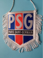 PSG PARIS SAINT-GERMAIN > FANION De FOOTBALL / VOETBAL (Pennant) WIMPEL (Drapeau) ( See Scan ) +/- 10 X 8 Cm.! - Kleding, Souvenirs & Andere