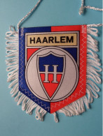 HAARLEM > FANION De FOOTBALL / VOETBAL (Pennant) WIMPEL (Drapeau) ( See Scan ) +/- 10 X 8 Cm.! - Uniformes Recordatorios & Misc