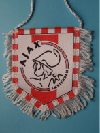AJAX AMSTERDAM > FANION De FOOTBALL / VOETBAL (Pennant) WIMPEL (Drapeau) ( See Scan ) +/- 10 X 8 Cm.! - Abbigliamento, Souvenirs & Varie