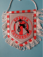 SPARTA ROTTERDAM > FANION De FOOTBALL / VOETBAL (Pennant) WIMPEL (Drapeau) ( See Scan ) +/- 10 X 8 Cm.! - Habillement, Souvenirs & Autres