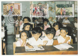 SCHOOL CHILDREN - JOINT ISSUE (Geneva NY Vienna Stamps UNDP UN Maximum Card United Nations Cover Education 1986 - Emissions Communes