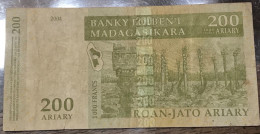 Billets Madagascar De 1000 F En 2004 - Madagaskar