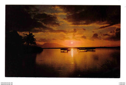 TAHITI Baie Tropicale Coucher De Soleil Color Photo By AFO GIAU N°C15132 Distrib Sincere Photo Cinéma Papeete Tahiti - Tahiti